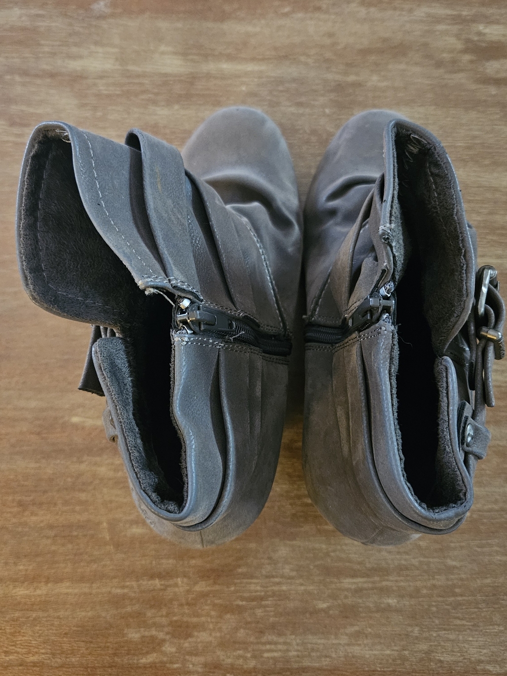 Blowfish Booties Gray Suede Wedge Ankle Boots with Buckle and Zip Size 9 Womens - Picture 7 of 9